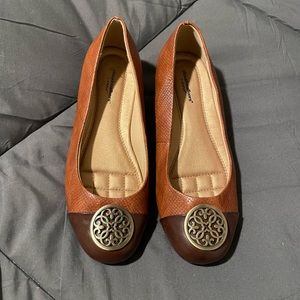 NWOT-Cloud Walker brown flats